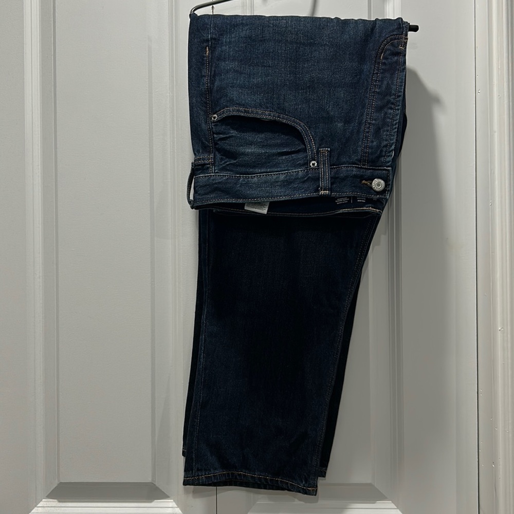 Old Navy slouchy straight jeans for sale!